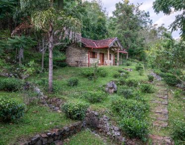 Kos Cottage walkway to Bungalow