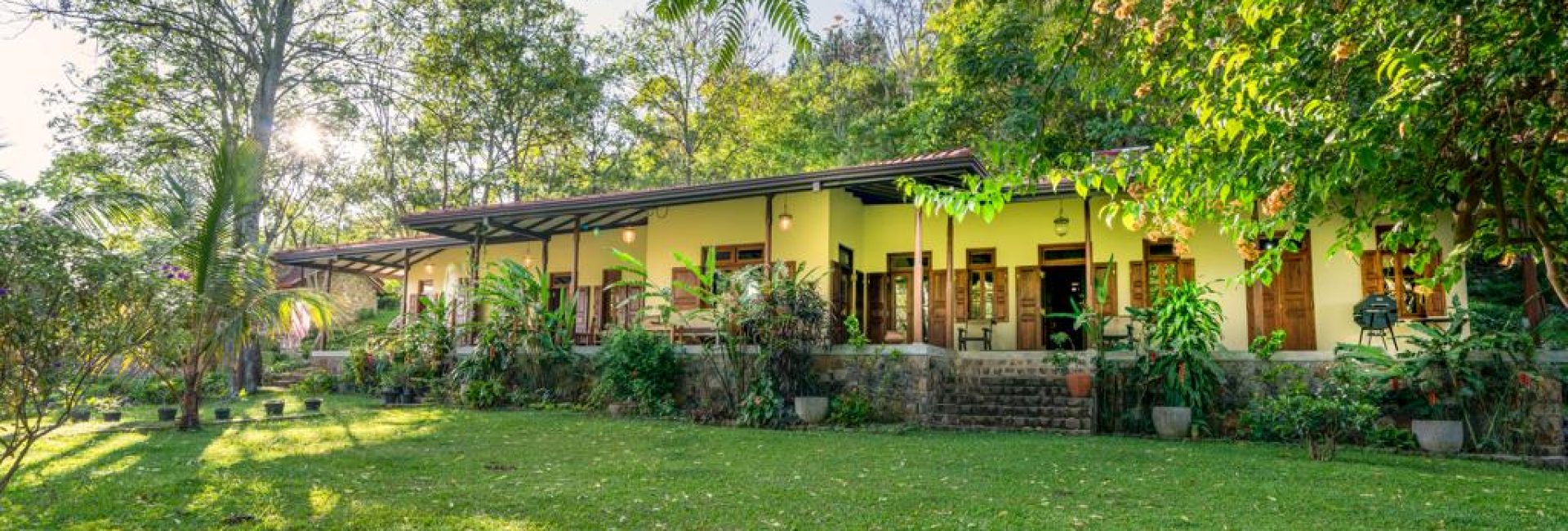 Eagle Rock Bungalow with Kos Cottage behind